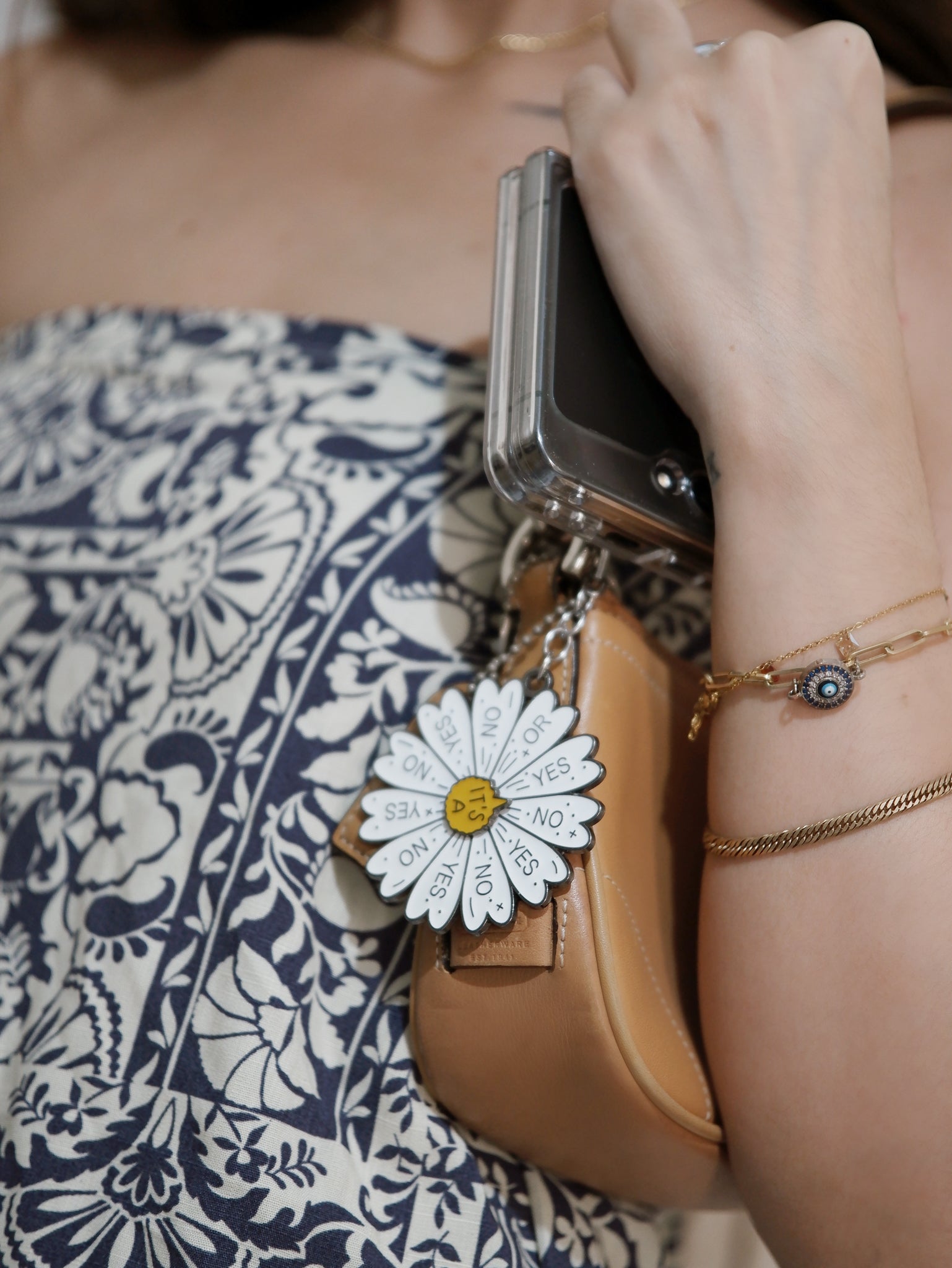 Indecisive Girlie Yes or No Daisy Fidget Keychain