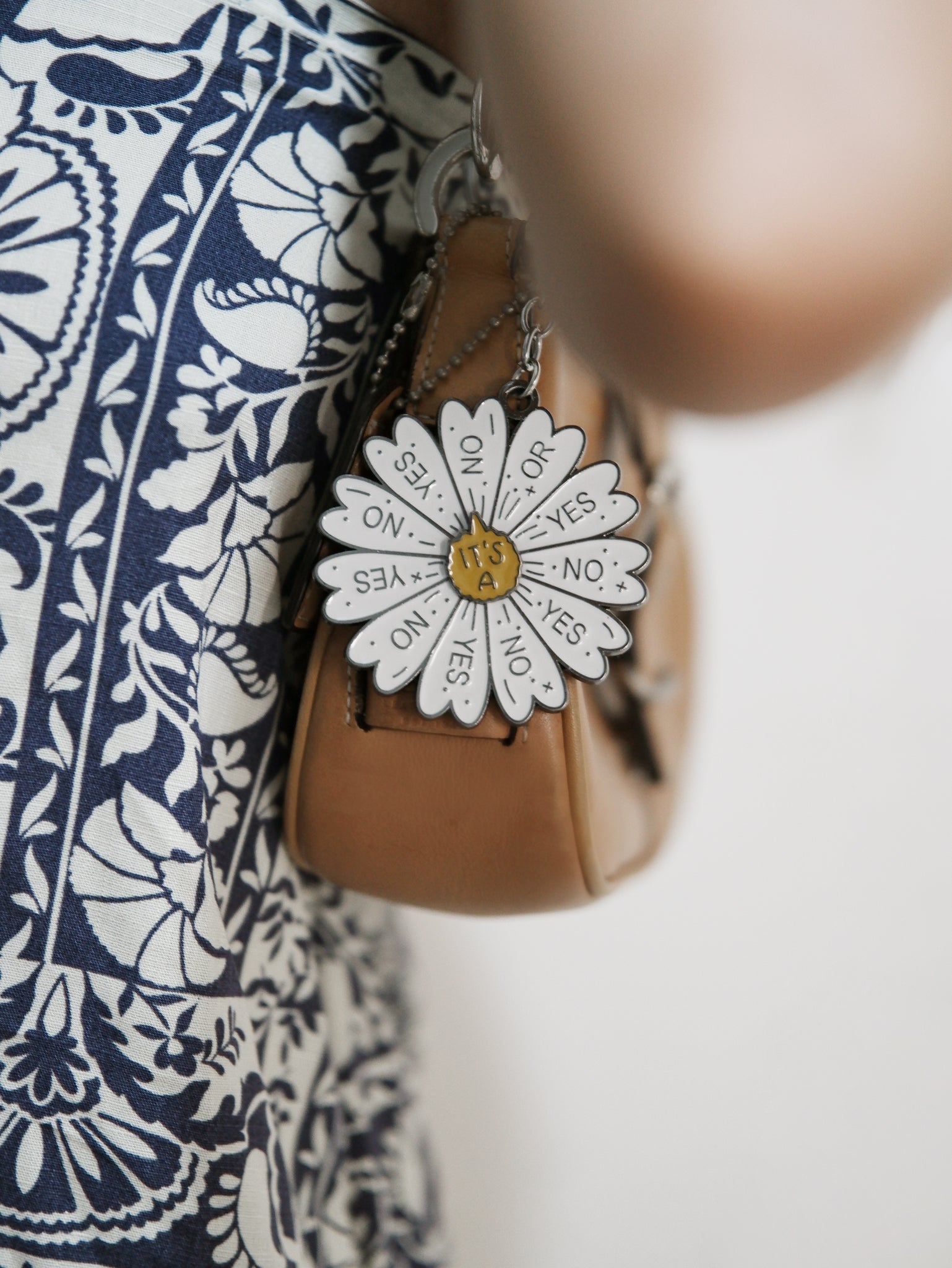 Indecisive Girlie Yes or No Daisy Fidget Keychain