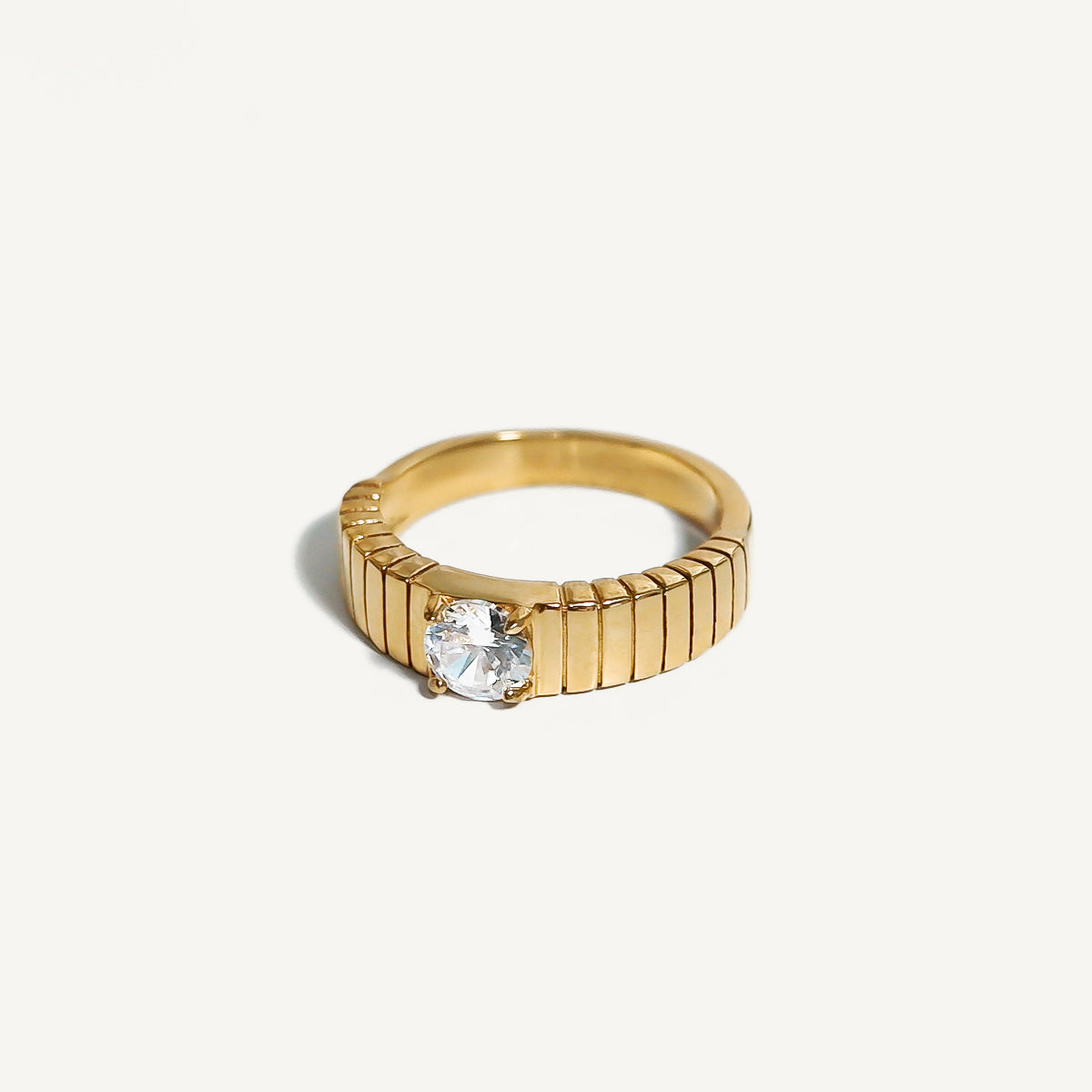 That Girl Solitaire Linear Ring