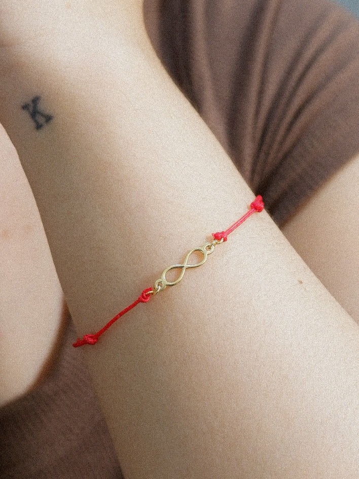 The Red Line Infinity Any-size Bracelet in Solid Gold