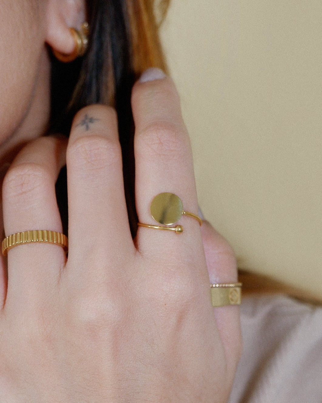 The Glassy Disc Ring