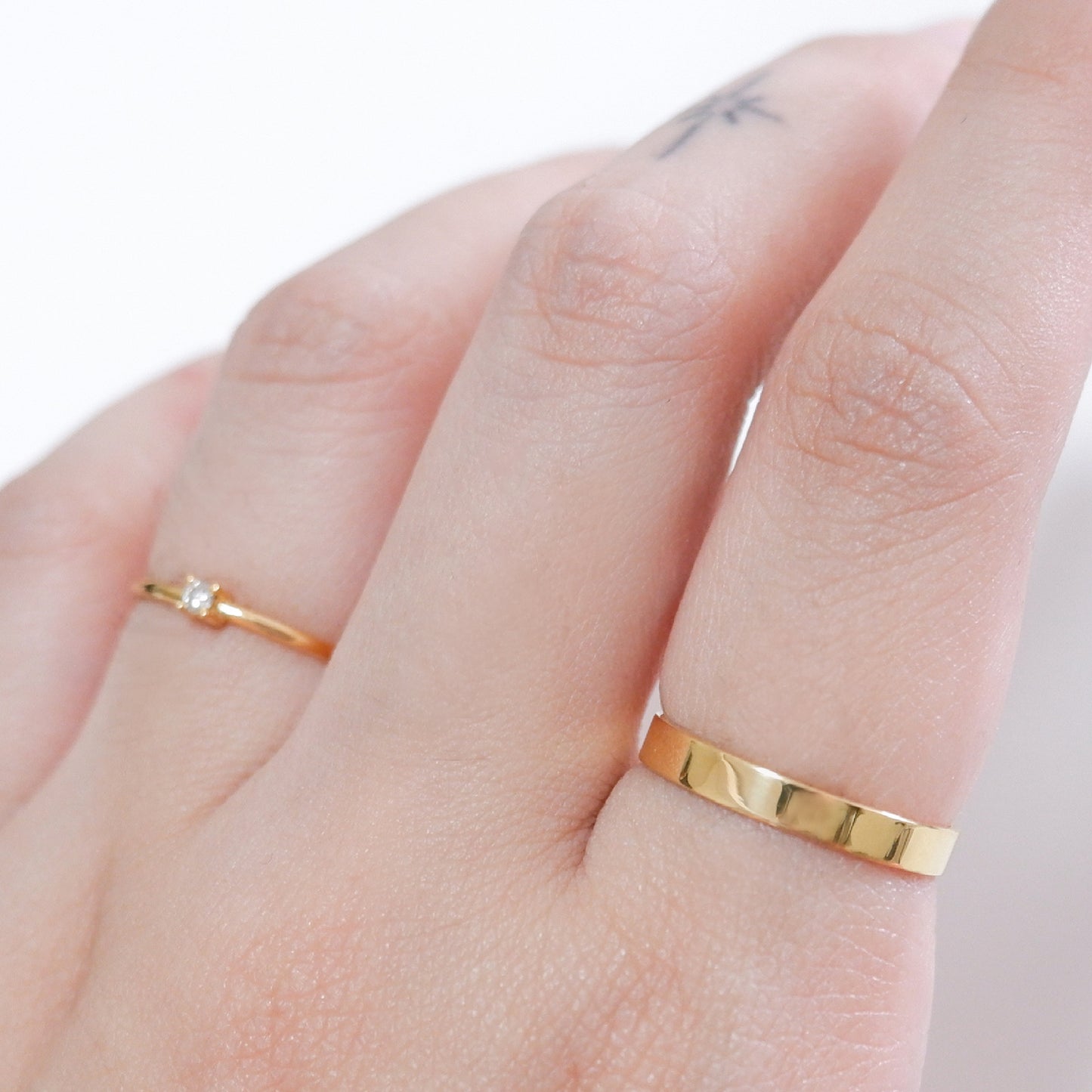 The Damien Slim Ring in Solid Gold