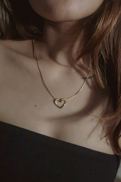 The Happy Heart Outline Necklace