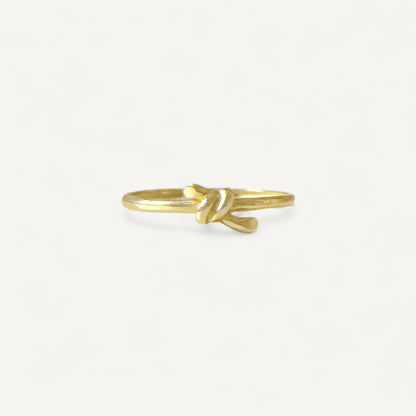 The Minimalist Knot Ring in Solid Gold