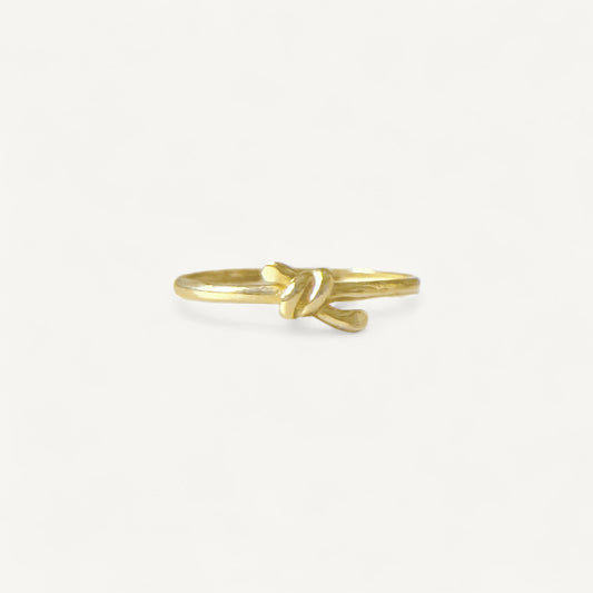 The Minimalist Knot Ring in Solid Gold