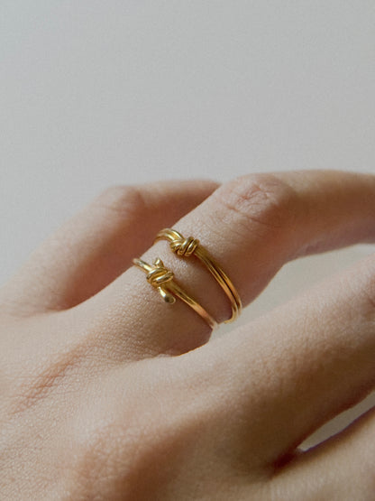 The Minimalist Knot Ring in Solid Gold