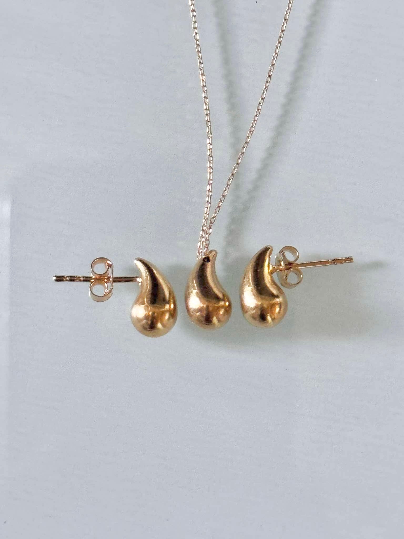 The Water Drop Necklace in Solid Gold