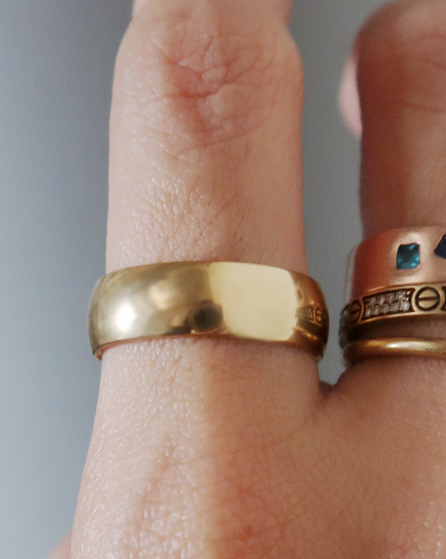 The Dainty Curved 6mm Band