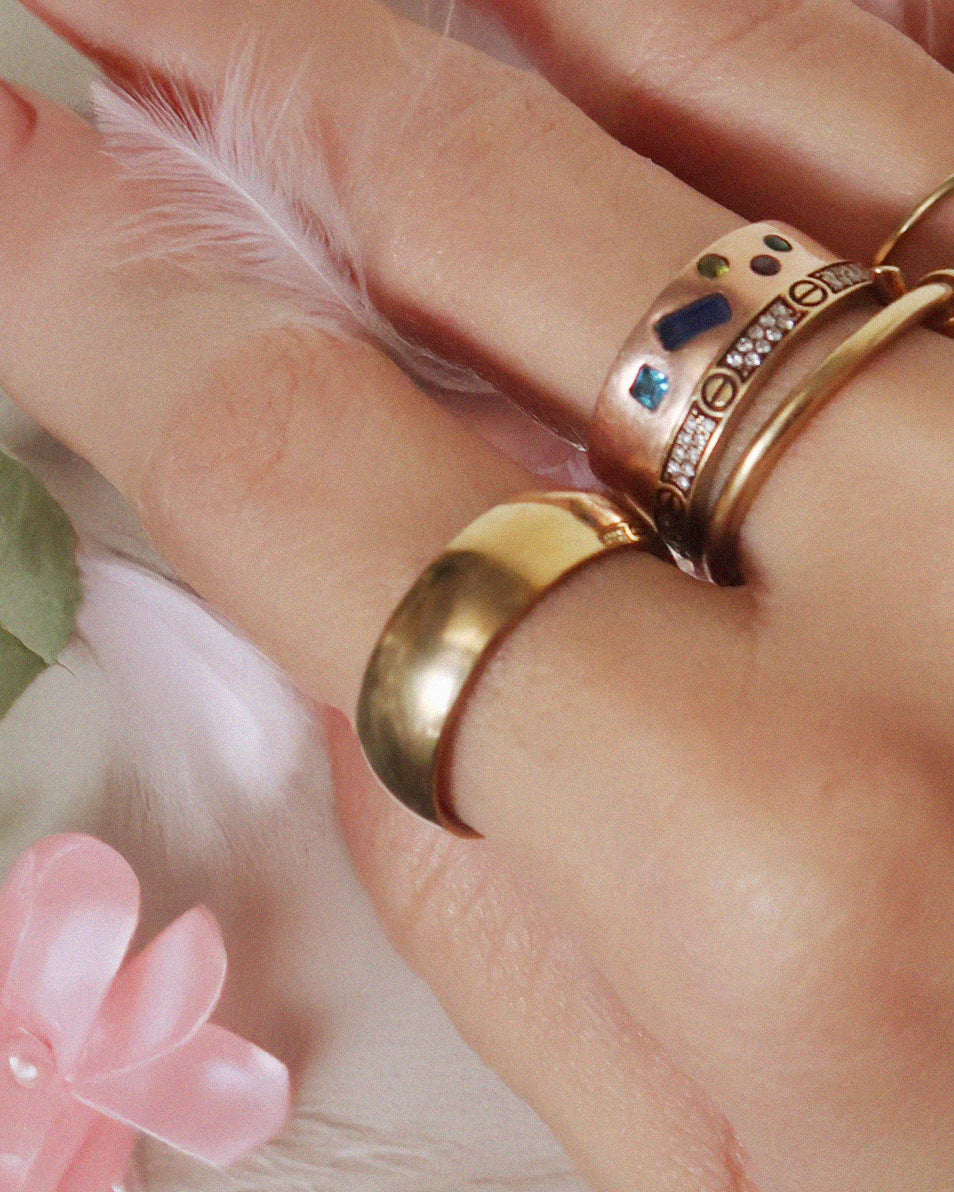 The Dainty Curved 6mm Band