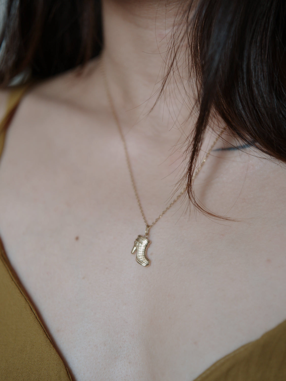 The Lady's Platform Heels Necklace