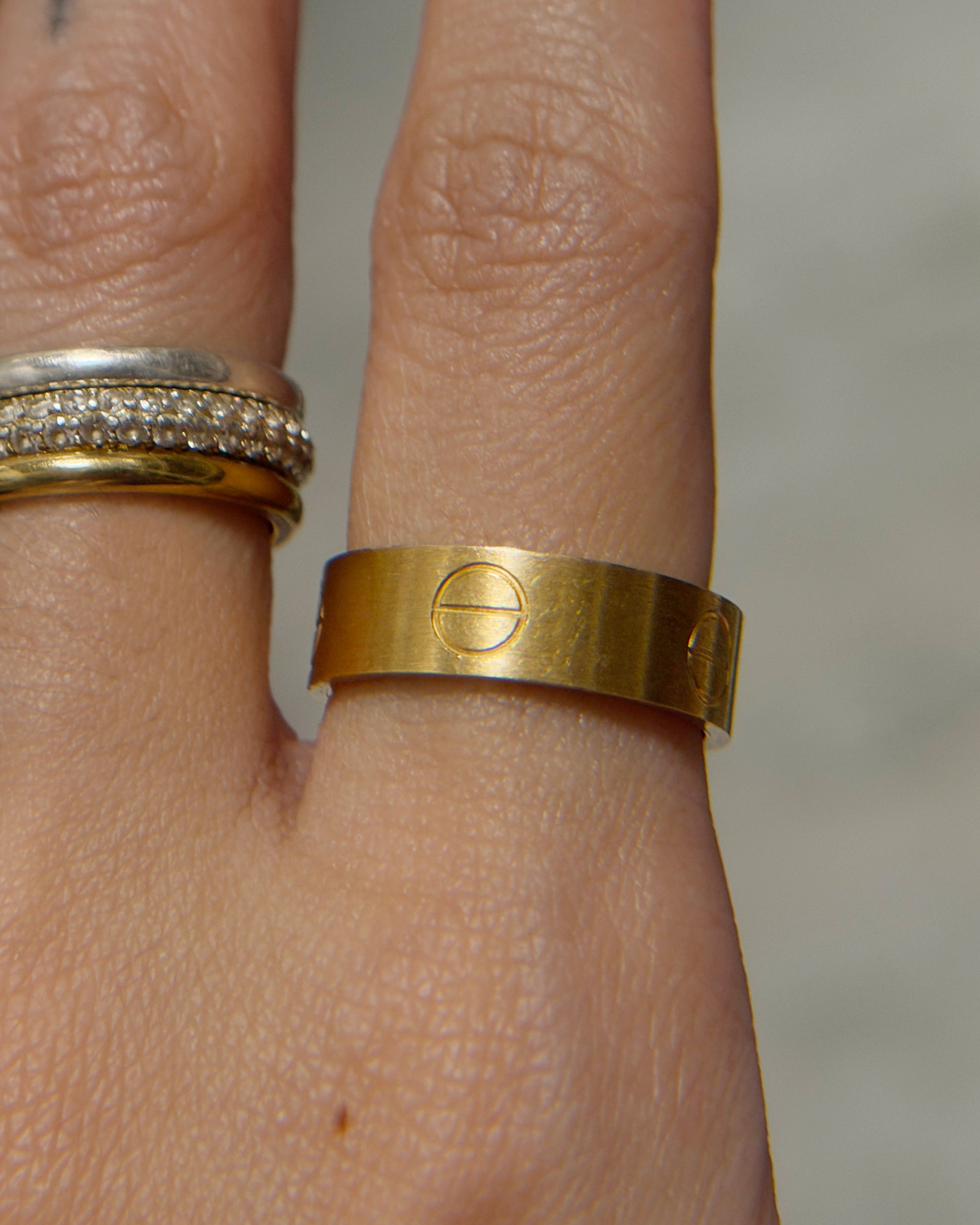 (Handed-down) The Damien Matte Brushed Love Ring in Solid Gold