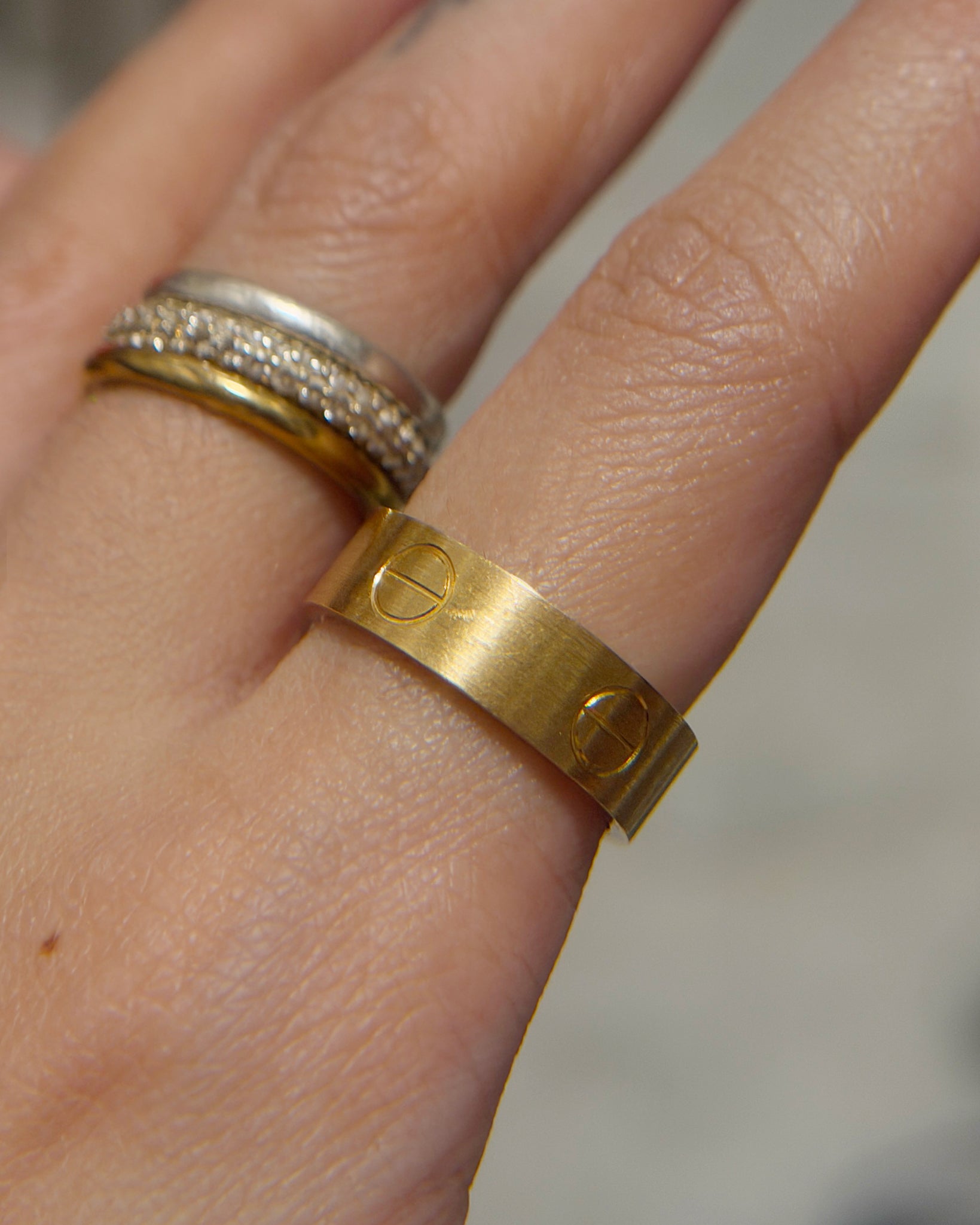 (Handed-down) The Damien Matte Brushed Love Ring in Solid Gold