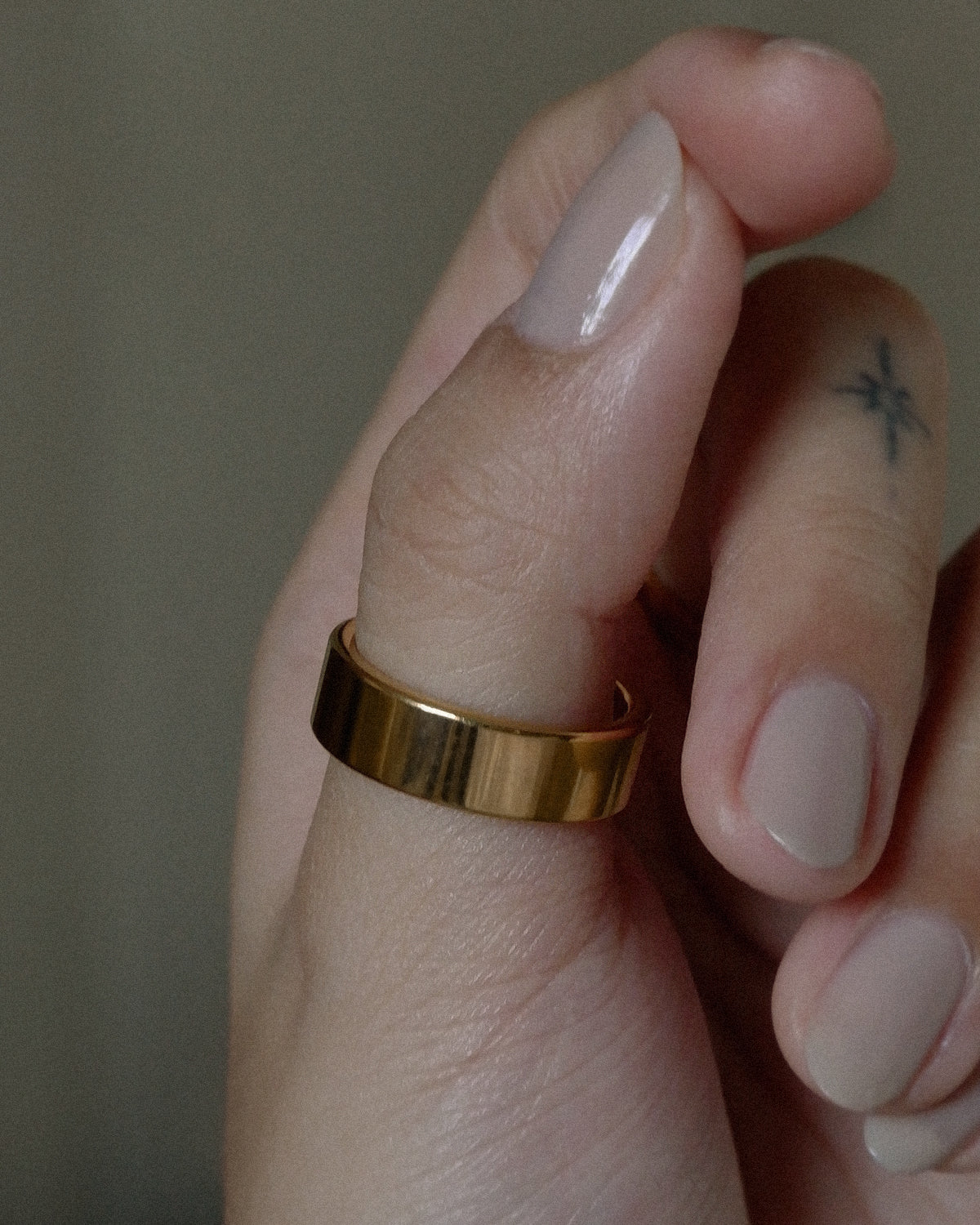 The Flat Stacker Cigar Band in 6mm