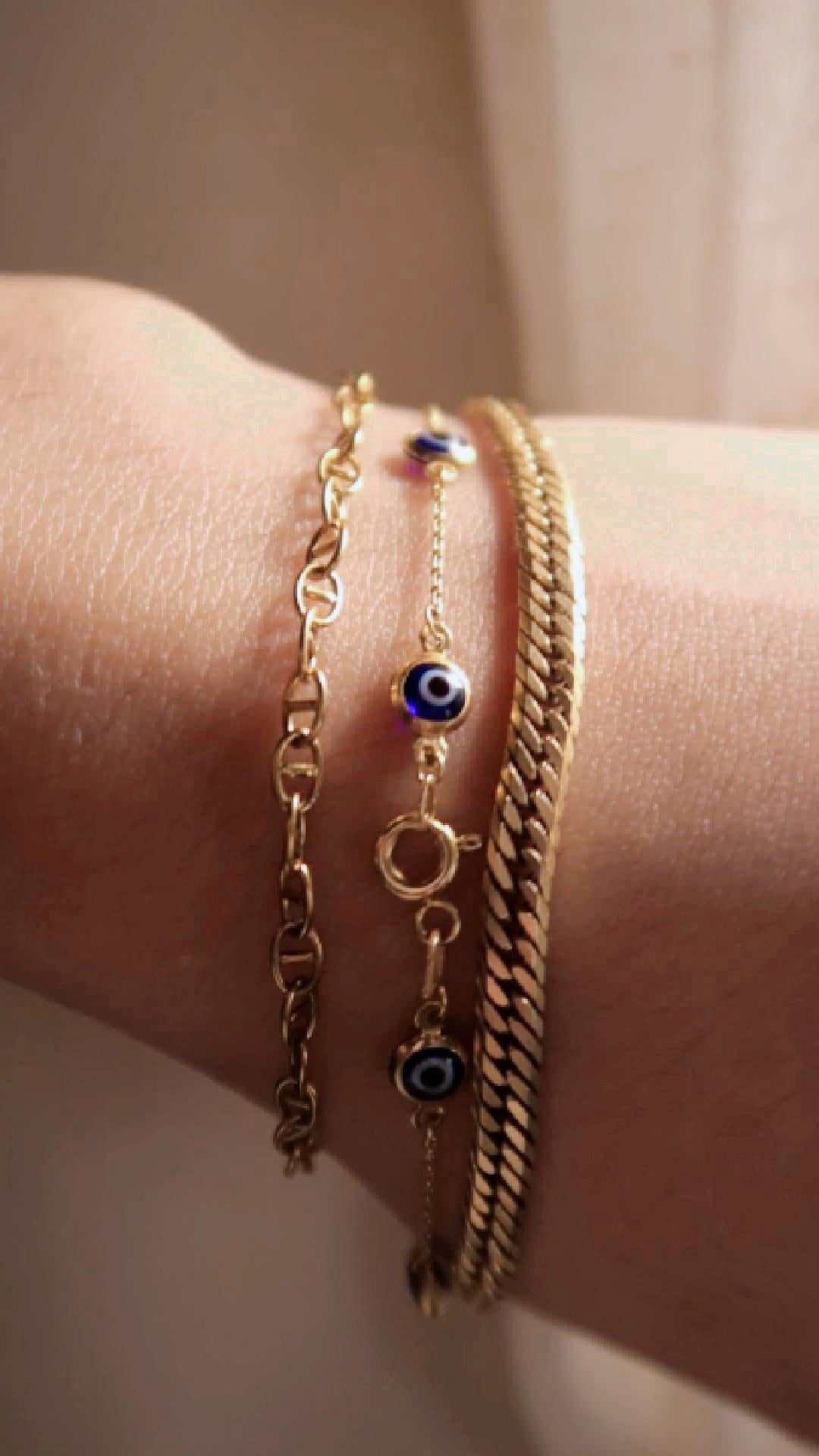 The Evil Eye Station Bracelet in Solid Gold