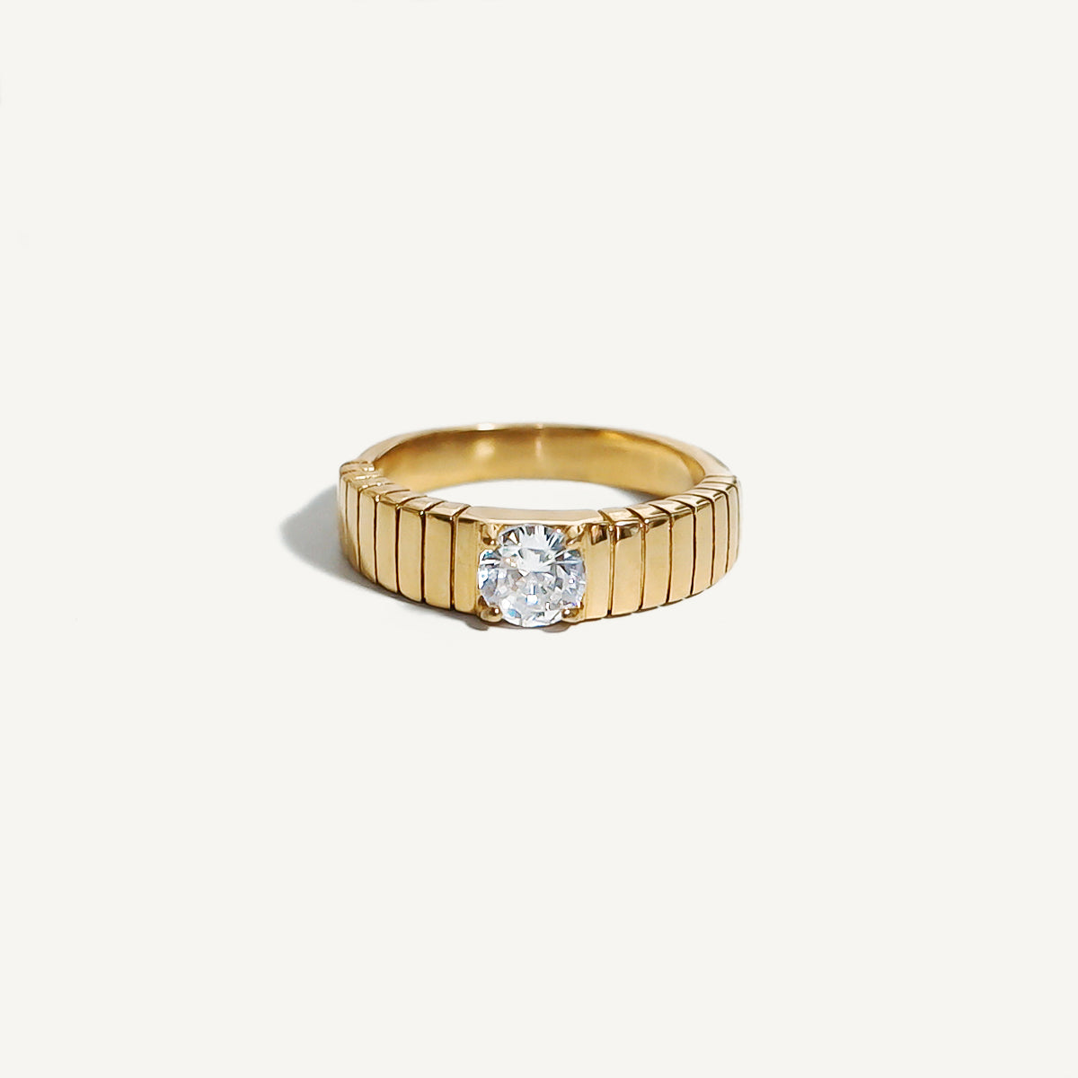 That Girl Solitaire Linear Ring