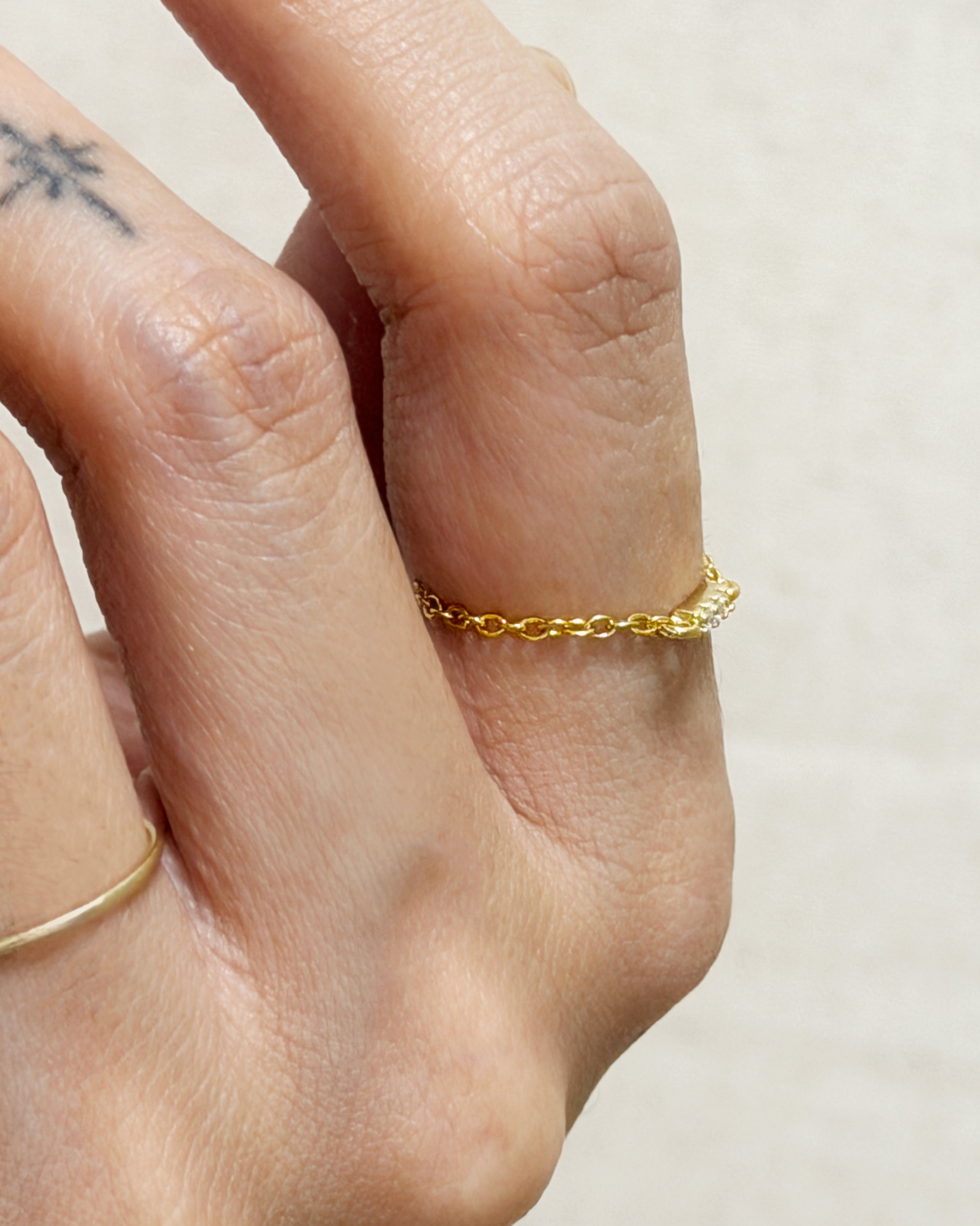 The Mini Pave Bar Soft Chain Ring | Holiday Shop