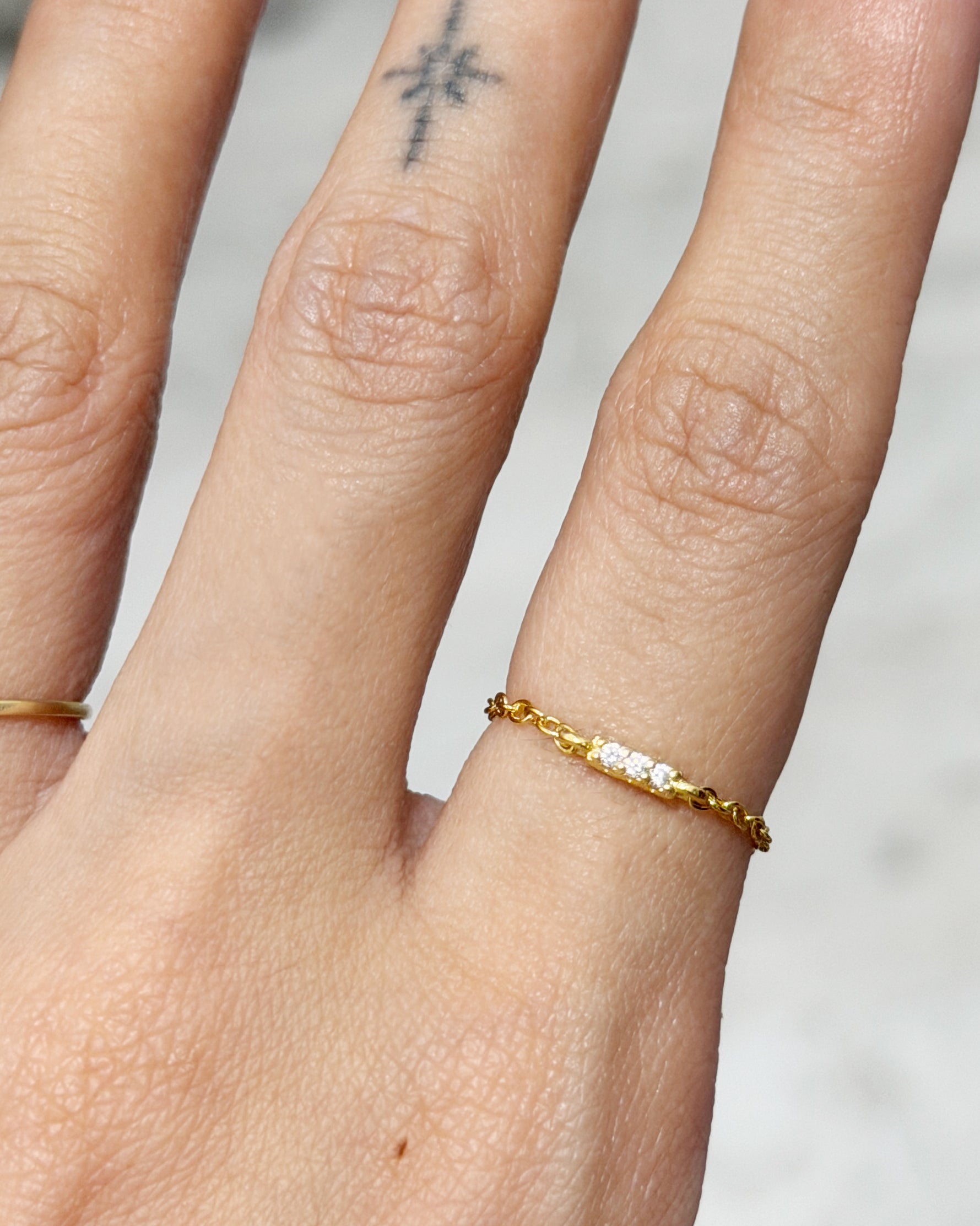 The Mini Pave Bar Soft Chain Ring | Holiday Shop