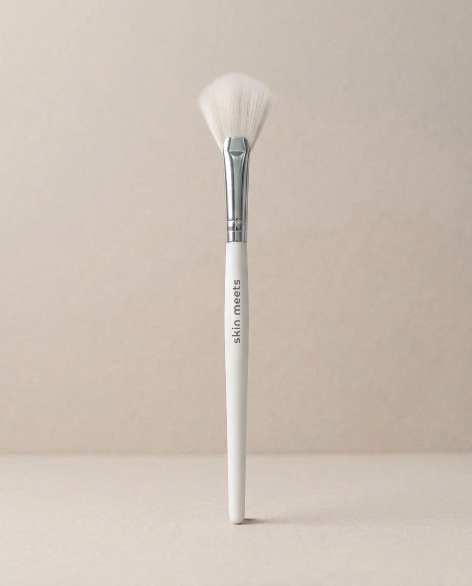 Mess-Free Facial Flat Fan Brush