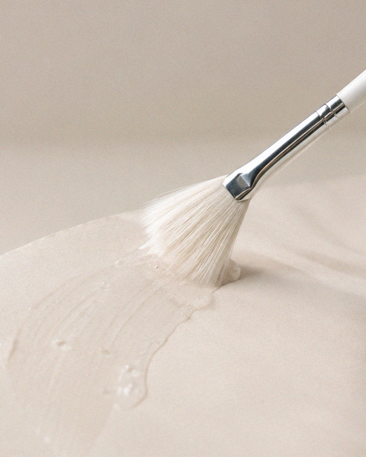 Mess-Free Facial Flat Fan Brush