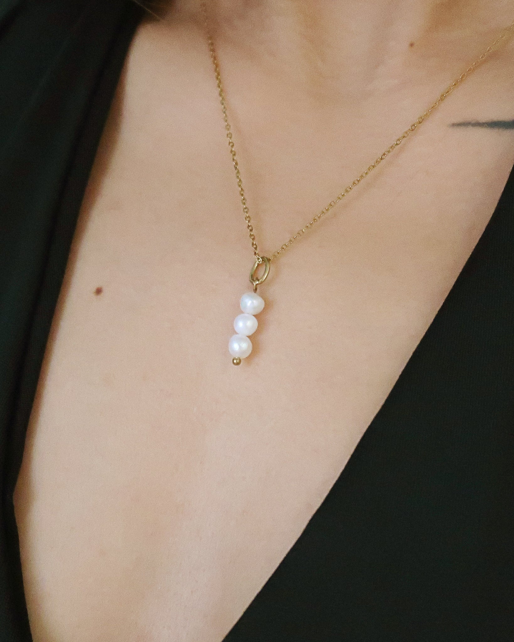 The Floating Stacked Pearls Necklace
