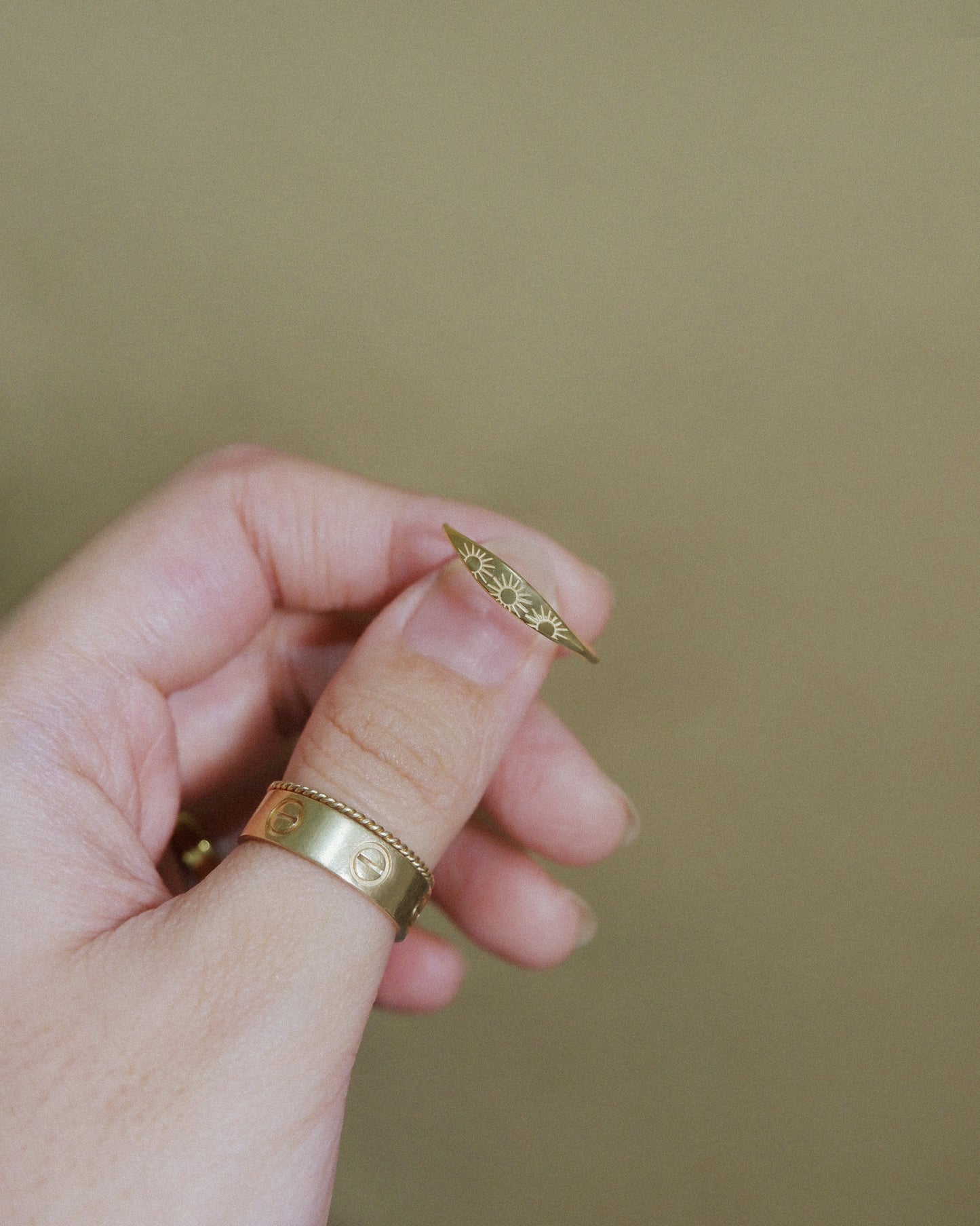 The Sun Signet Ring in Solid Gold