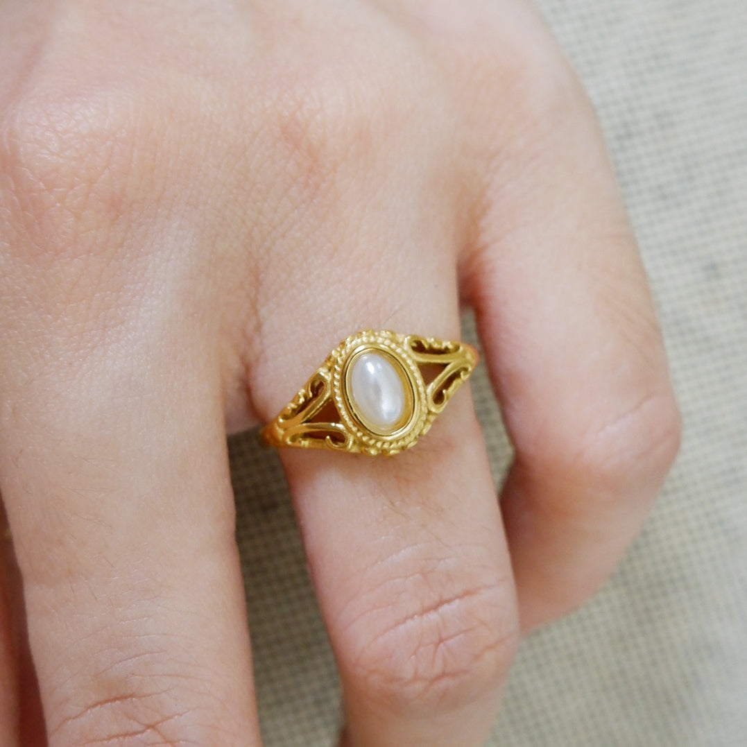 The Vintage Pearl Ring