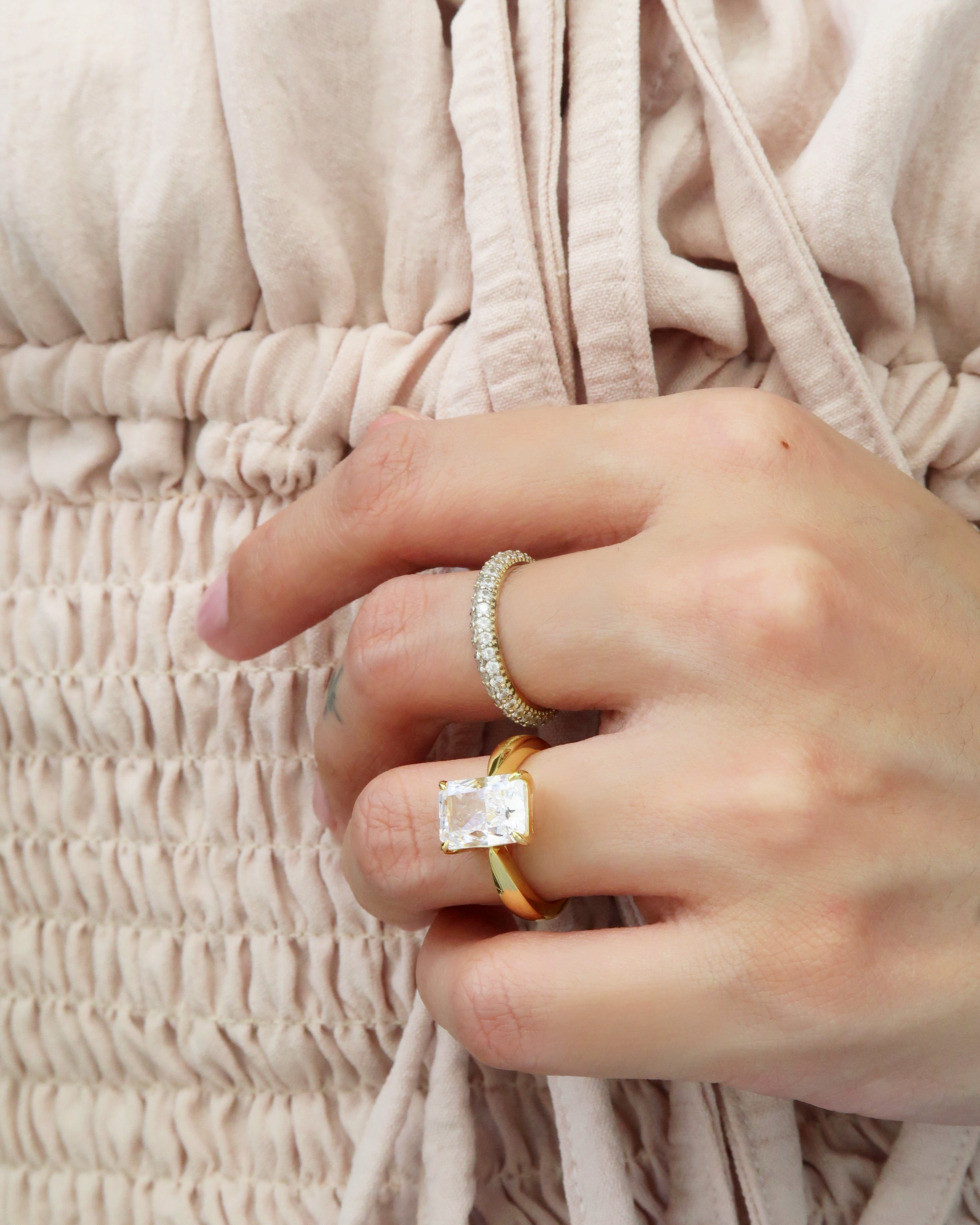 The Willow Radiant Diamond Knot Band