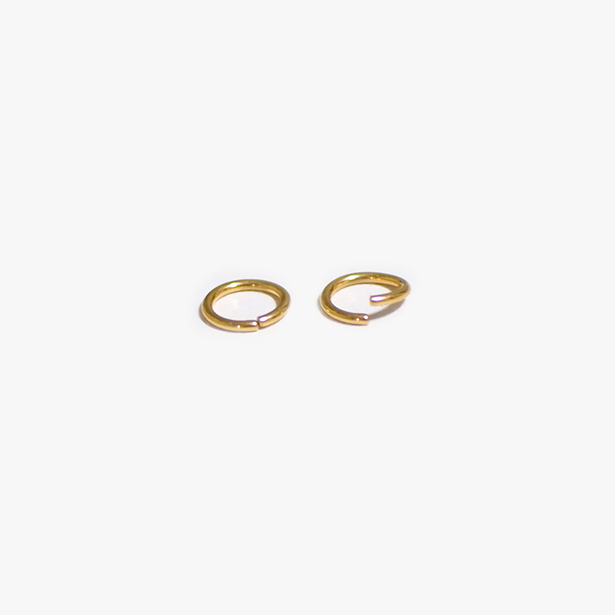The Essential Seamless Earrings in Solid Gold