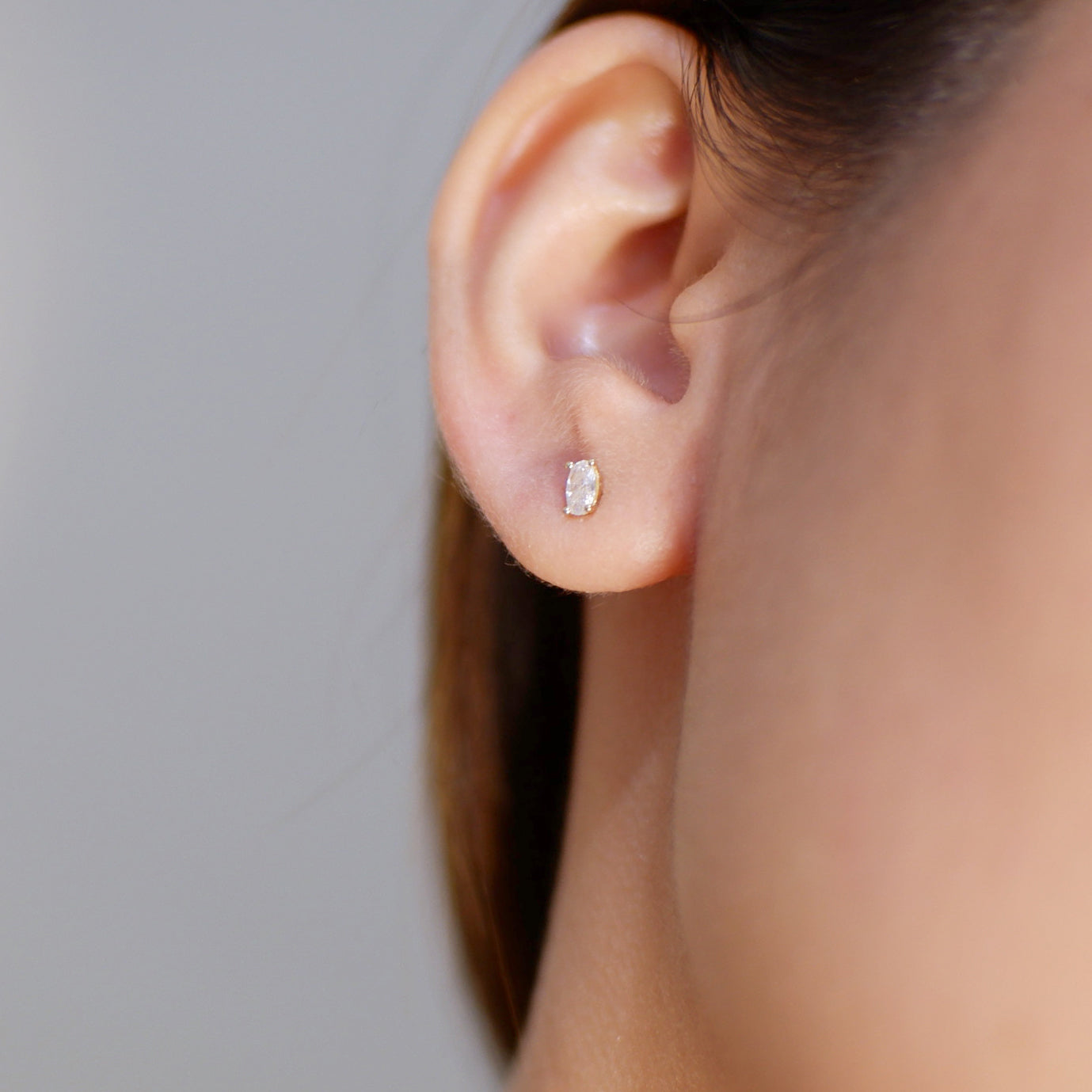 The Oval Birthstone Earrings in Solid Gold