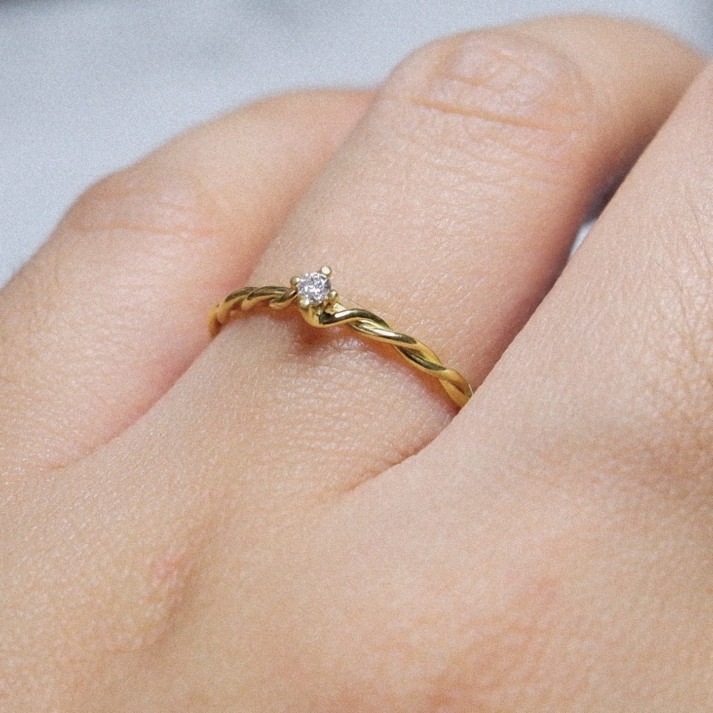 The Amélie Diamond Ring in Solid Gold