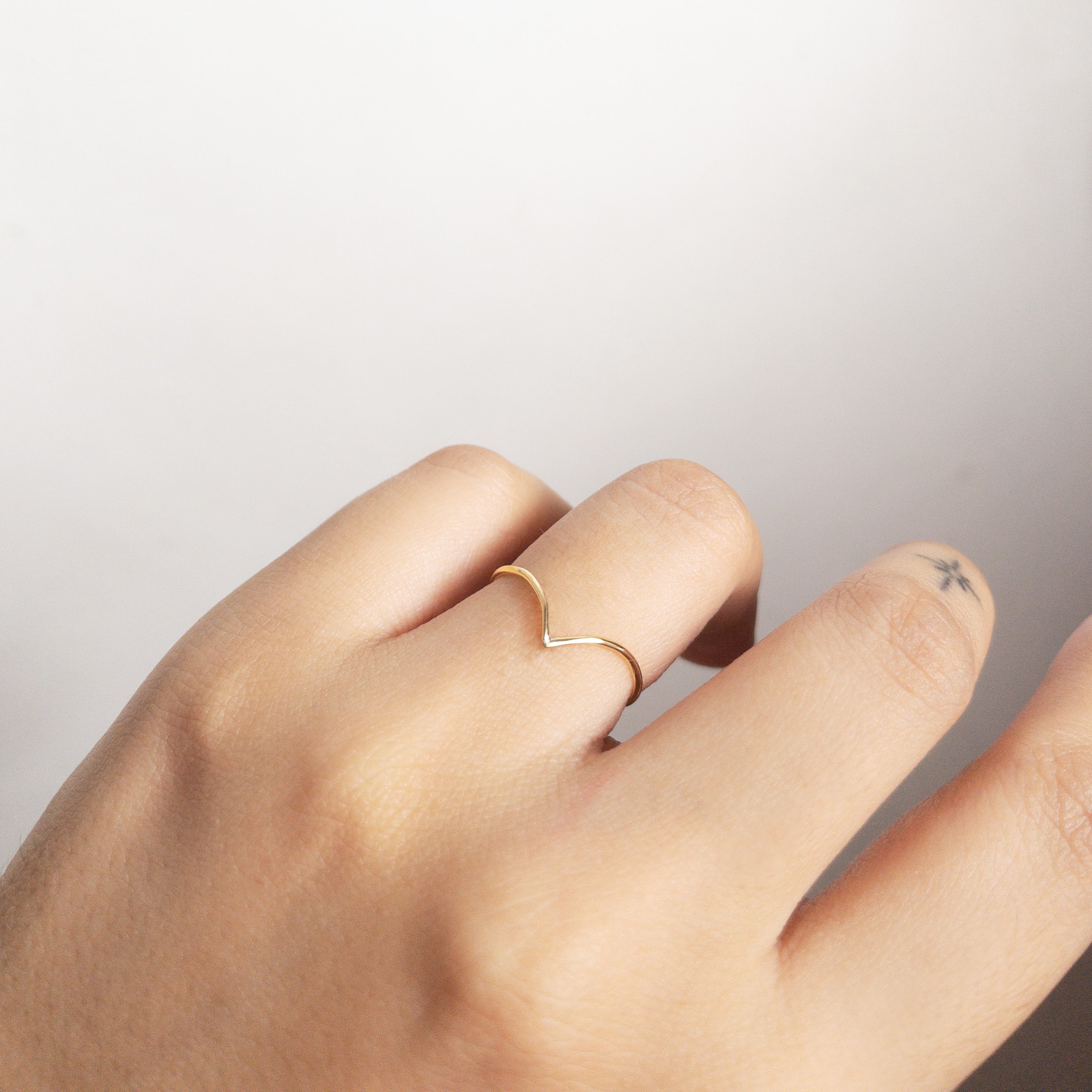 The Ava Midi Ring in Solid Gold