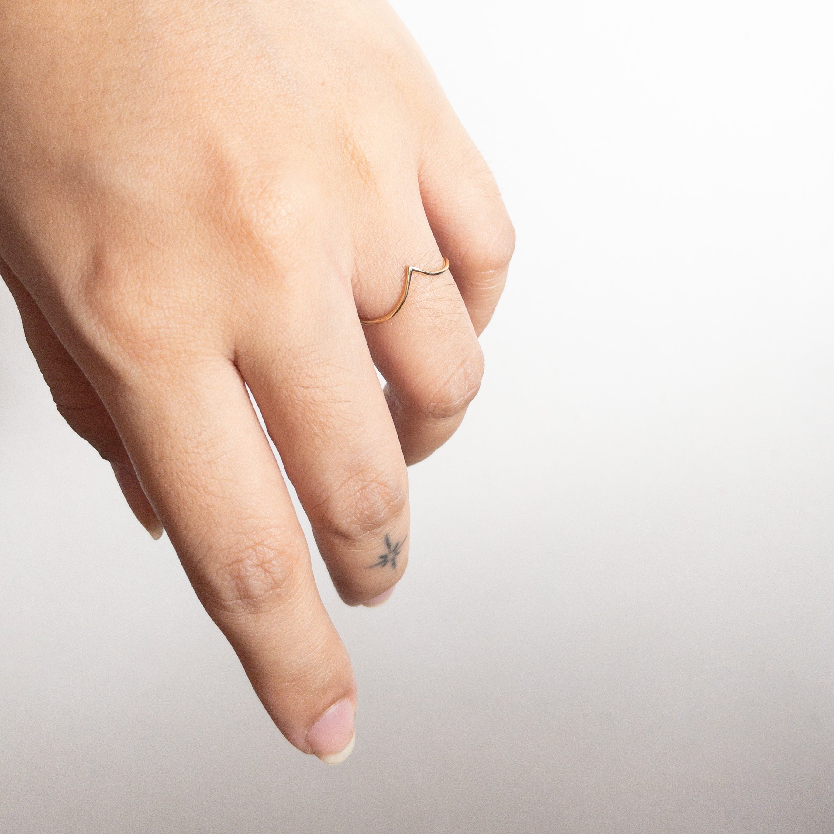 The Ava Midi Ring in Solid Gold