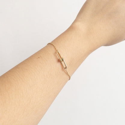The Minimalist Hardware Bracelet in Solid Gold