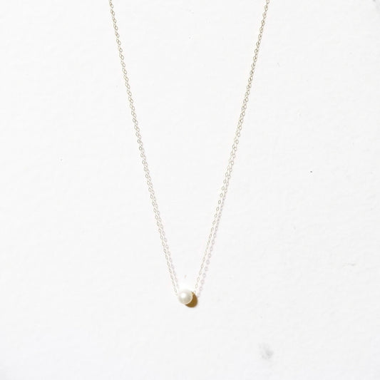 The Minimal Pearl Necklace in Solid Gold