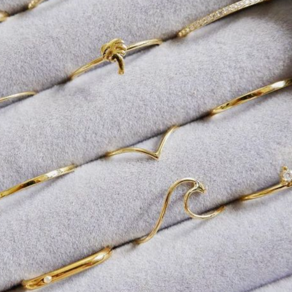 The Ava Midi Ring in Solid Gold