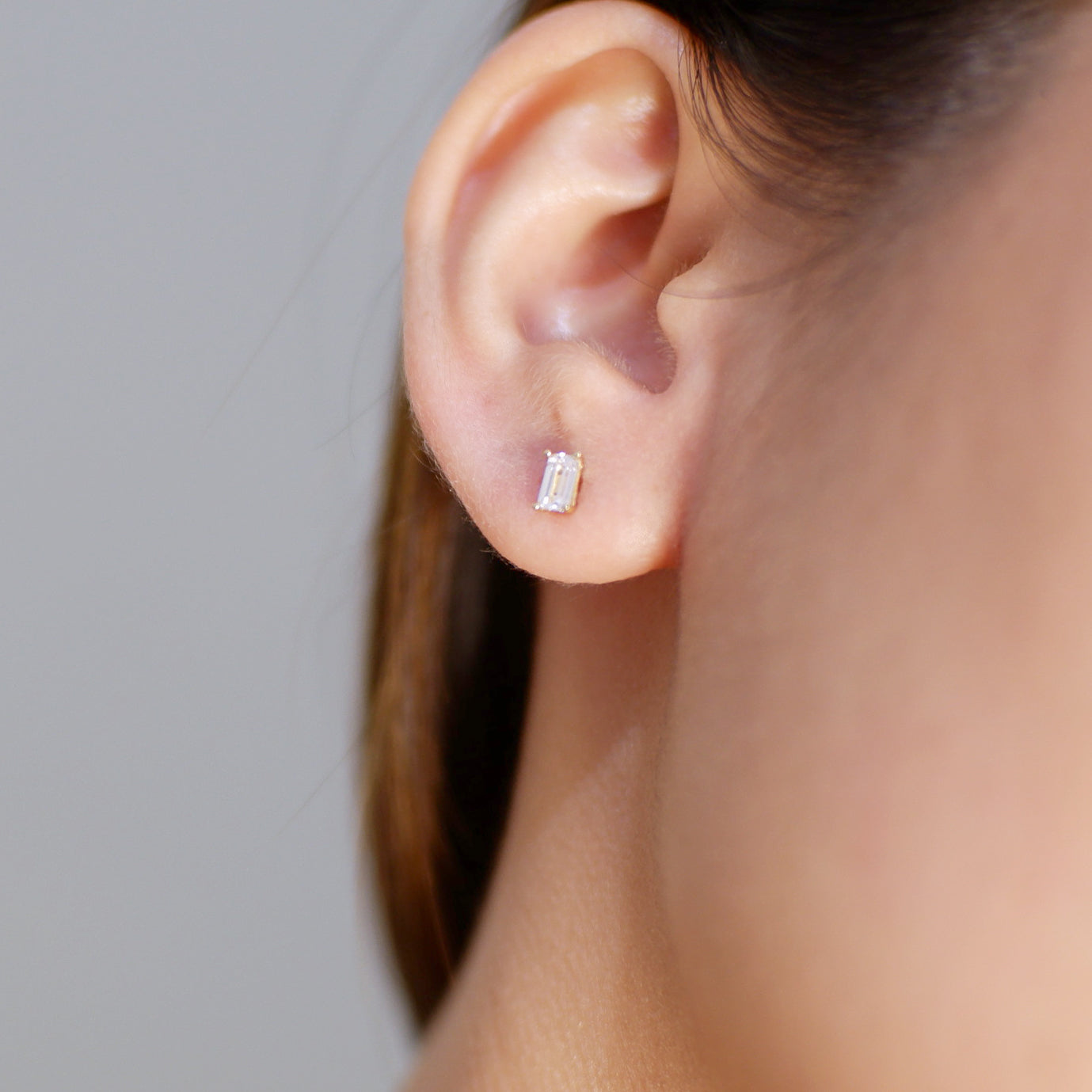 The Baguette Birthstone Earrings in Solid Gold