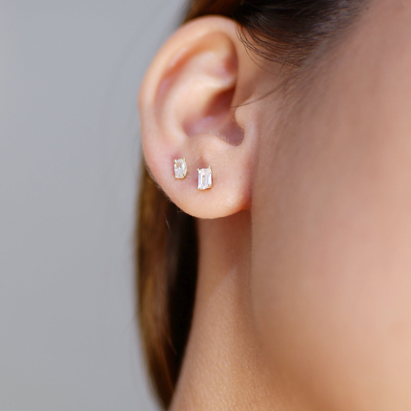 The Baguette Birthstone Earrings in Solid Gold