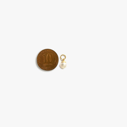 The Minimal Pearl Pendant in Solid Gold